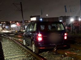 Chauffeur rijdt trambaan op in Nieuwegein, tramverkeer hele avond ontregeld