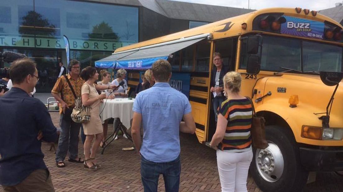 De Werk&Mantelzorg Buzz on Tour reed vanmorgen in de gemeente Borsele om met werkgevers en werkende mantelzorgers in gesprek te gaan over werk & mantelzorg.