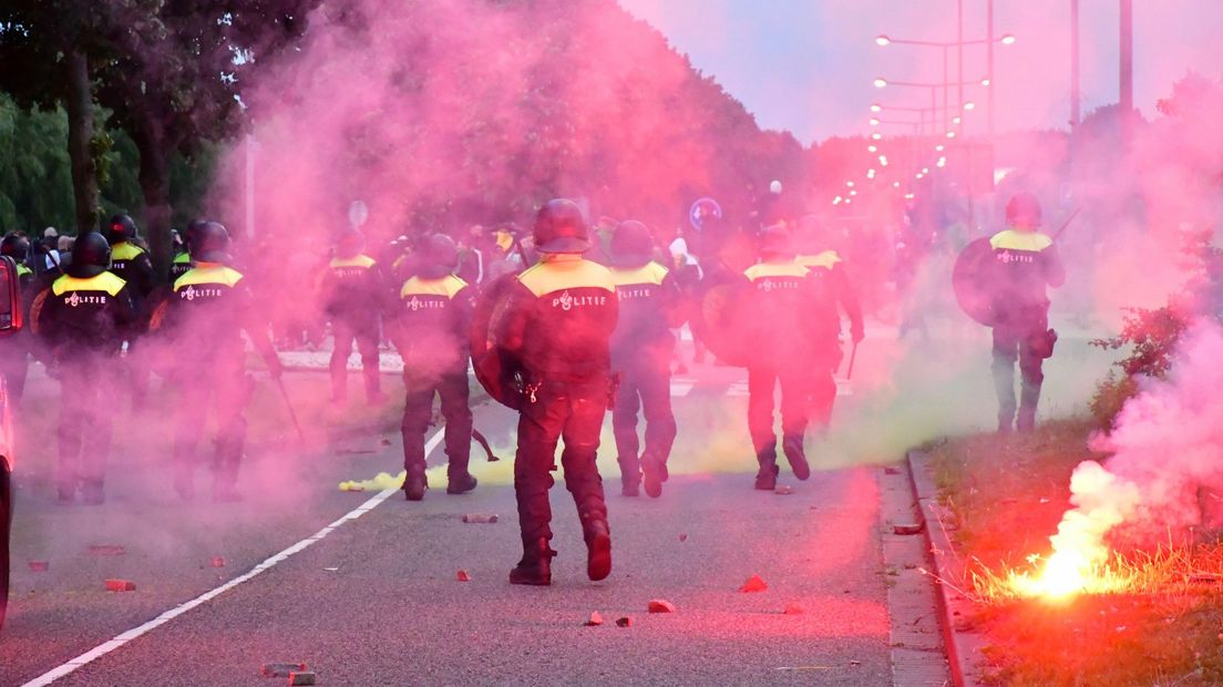Het rapport werd geschreven naar aanleiding van de rellen na ADO - Excelsior