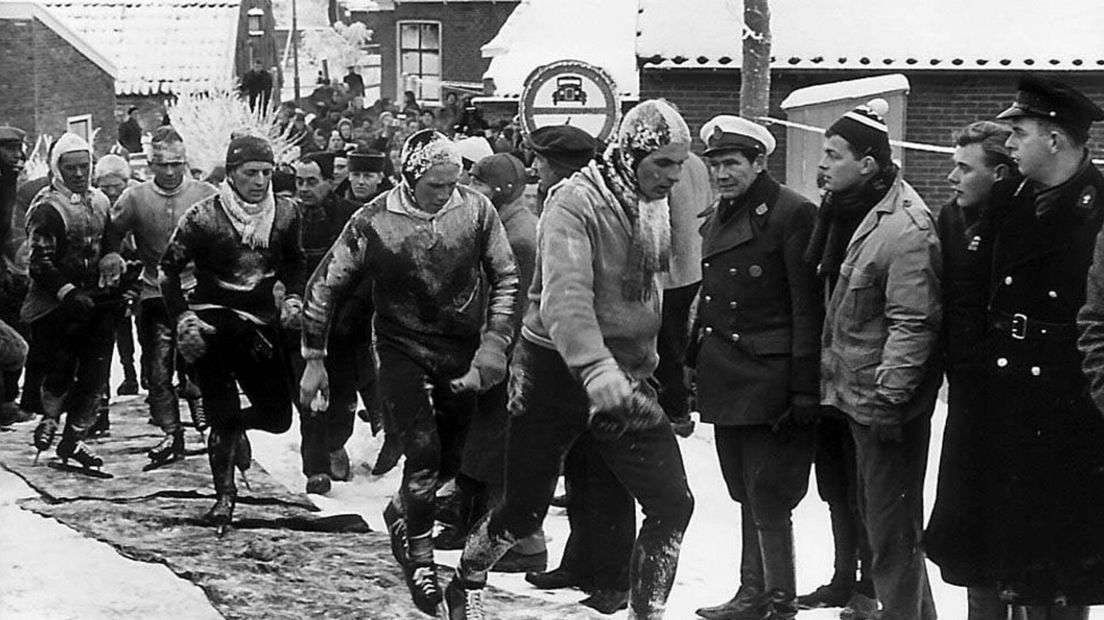 Klunen tijdens de Elfstedentocht in 1963