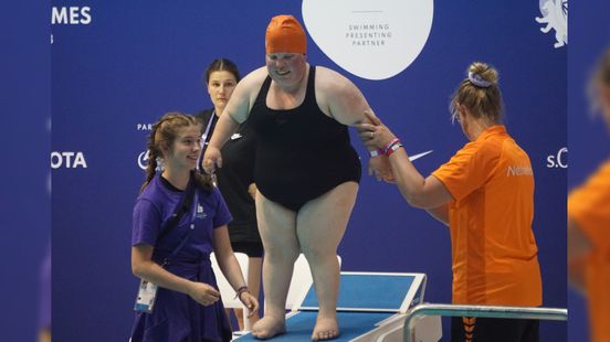 Voor zwemster Nicole voelt het als een gouden medaille: haar eerste duik ooit vanaf het startblok