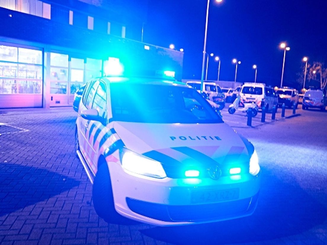 Politieauto in het donker (foto ter illustratie)