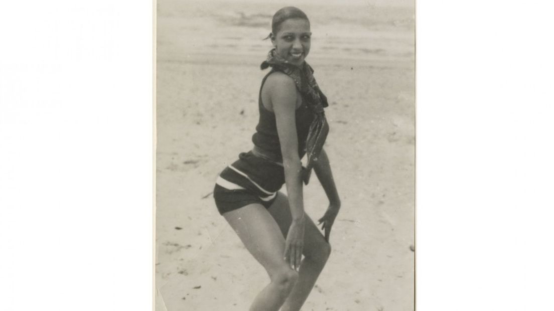Josephine Baker op het strand, ze logeerde in het Kurhaus, 1929
