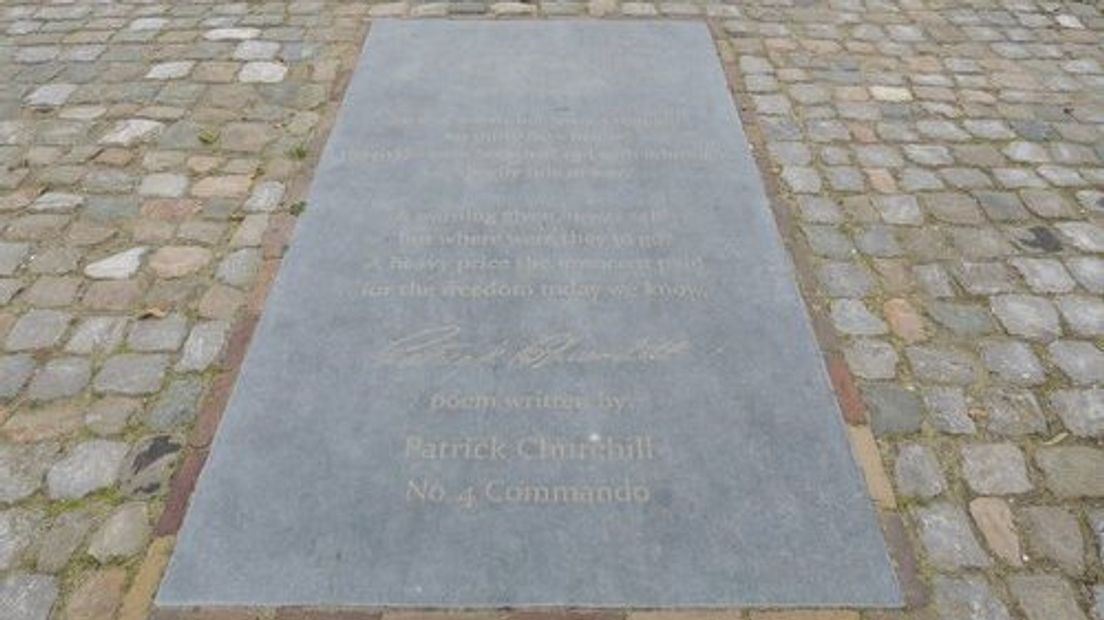 Aan de Commandoweg in Vlissingen ligt een plaquette met een gedicht van Patrick Churchill