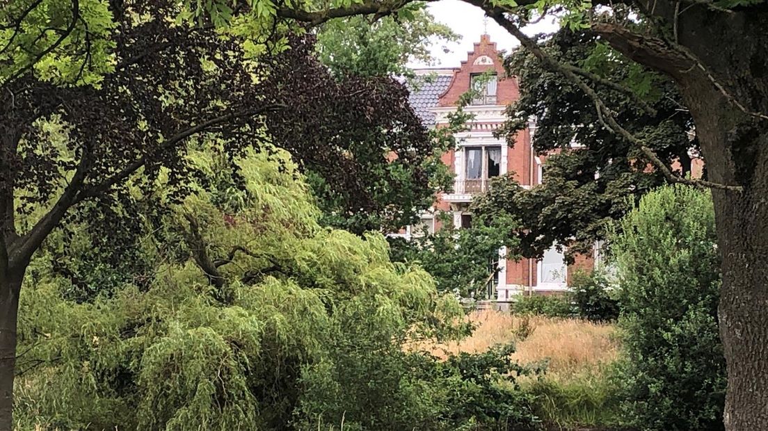 Onder meer in Blijham werd een hennepkwekerij van de Utrechtse huisjesmelker opgerold