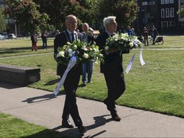 Sobere herdenking vuurwerkramp in Enschede, burgemeester legt in stilte krans
