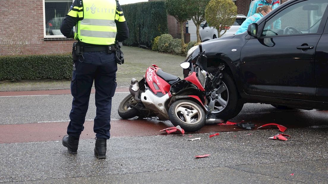 Scooterrijder gewond na aanrijding