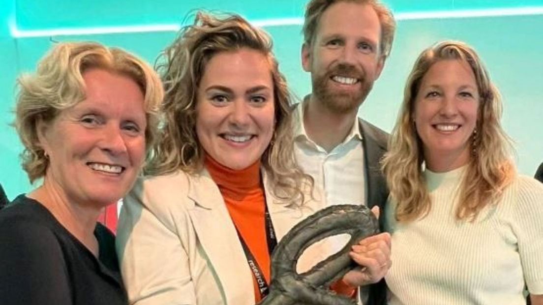 Steffie van der Meijden (tweede van links). Ook onder anderen minister Wiersma staat op de foto.