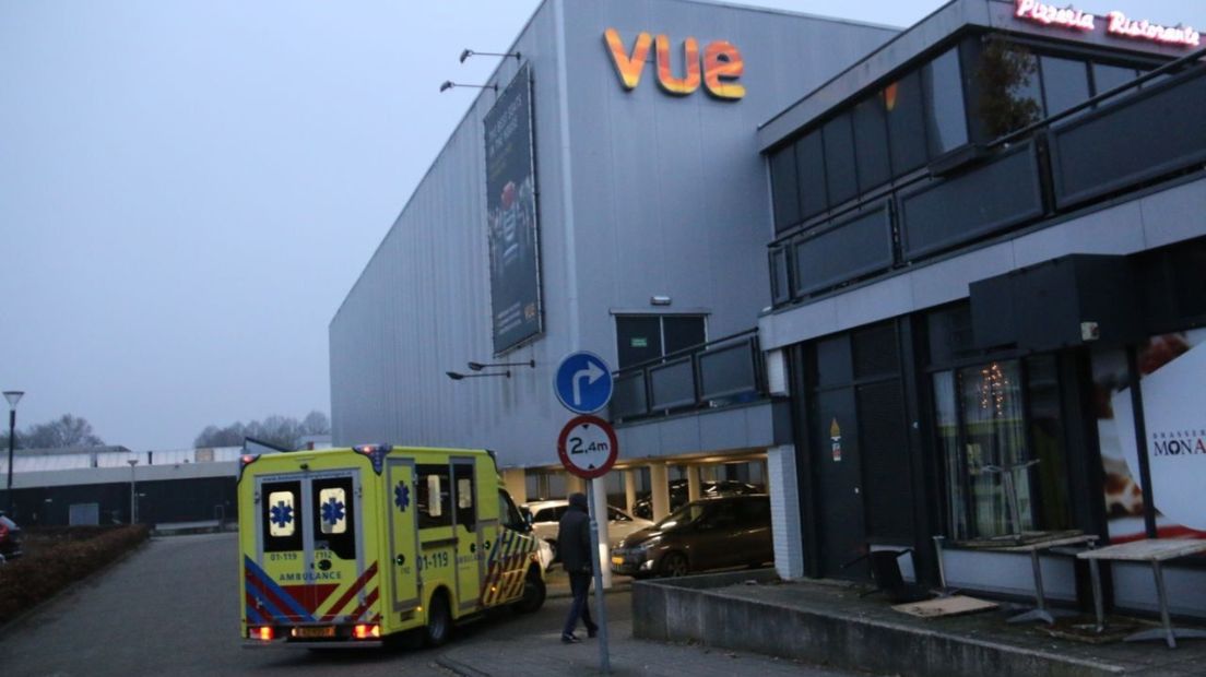 Een ambulance voor de bioscoop in Hoogezand