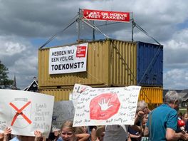 Bomvolle publieke tribune ziet hoe Haaksbergse raad de zoutwinning dwarsboomt