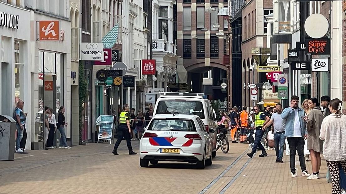 Politie in de Herestraat in Stad, na de steekpartij