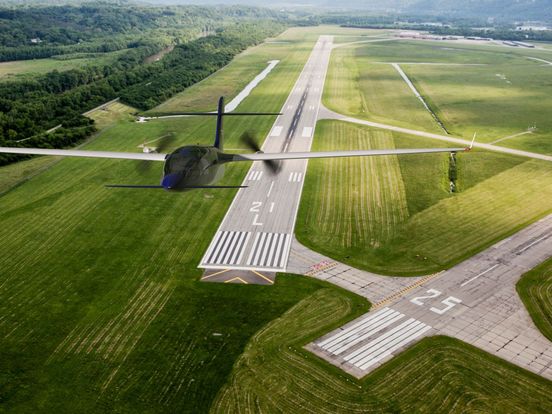 Luchtcharter wil vanaf 2027 elektrisch vliegen vanaf Twente Airport