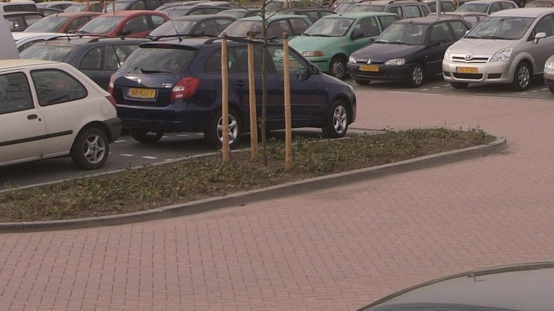 Onzekerheid over parkeren Emmen blijft (archieffoto)
