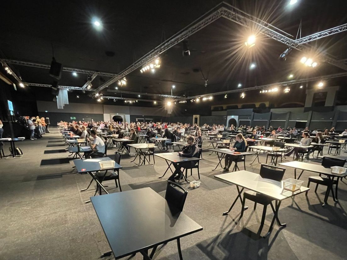 De examenleerlingen vlak voor hun eerste examen