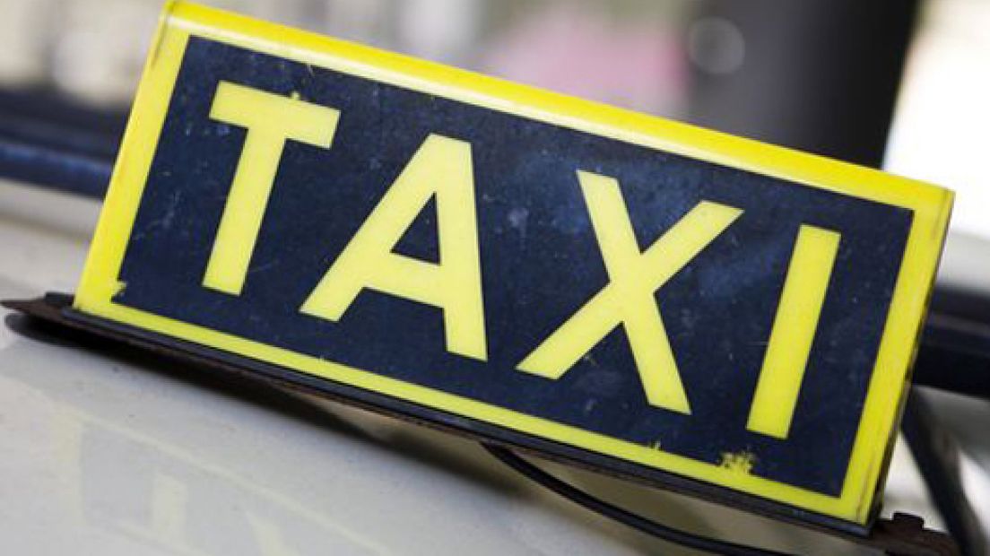 Klappen taxichauffeuse na kotspartij