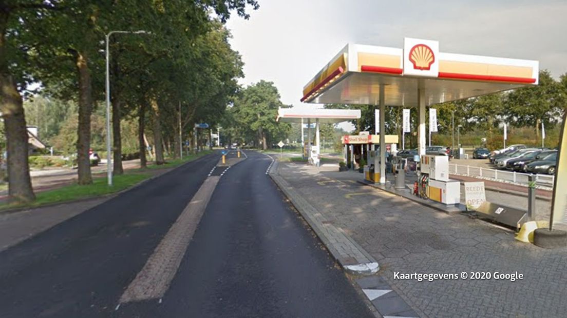 Het Shell tankstation aan de Koningin Wilhelminaweg in Amerongen