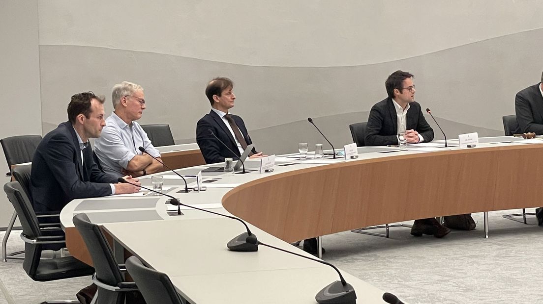 Eduard Verhagen (tweede van links) bij het rondetafelgesprek in Den Haag