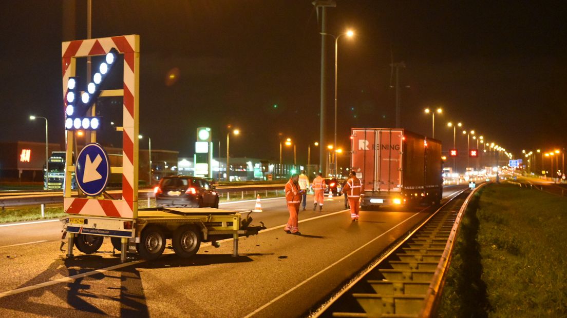De vrachtwagenchauffeur zou de rode kruizen boven de weg hebben gemist.