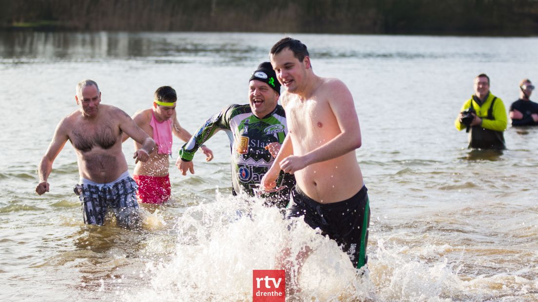 Ook in Coevorden kun je weer een nieuwjaarsduik doen (Rechten: Kim Stellingwerf/RTV Drenthe)