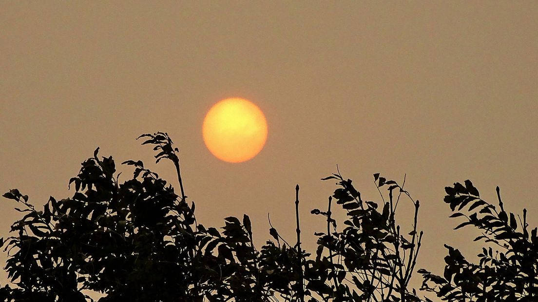 Een oranje zon boven Oost-Souburg
