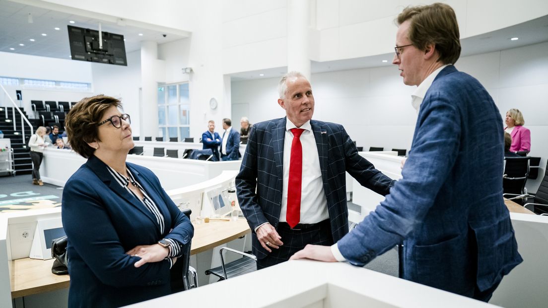 Rita Verdonk, Gert-Jan Oplaat en Geerten Bogaard in de Haagse raadszaal