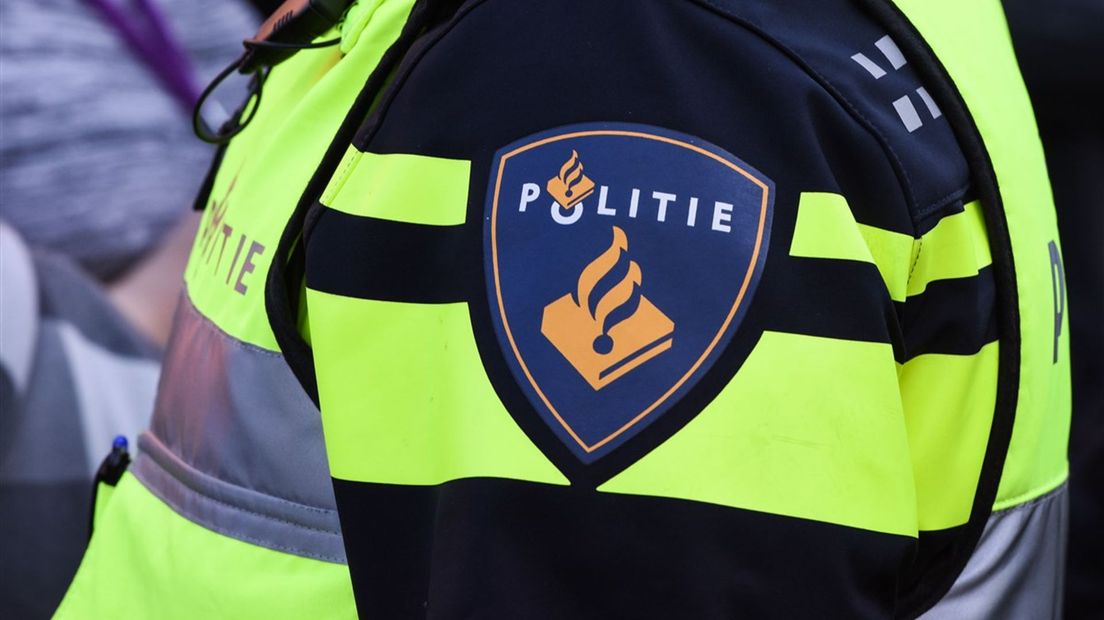 Politie ontdekt illegaal vuurwerk en verboden wapens in woning van Enschedeër