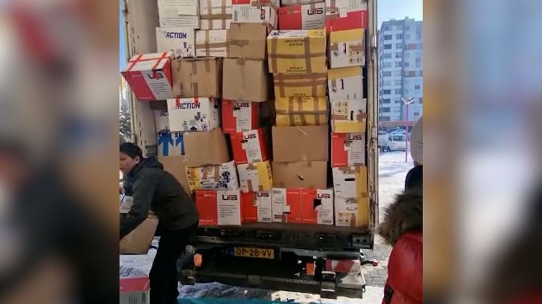 Het uitladen van de vrachtwagens in Turkije.