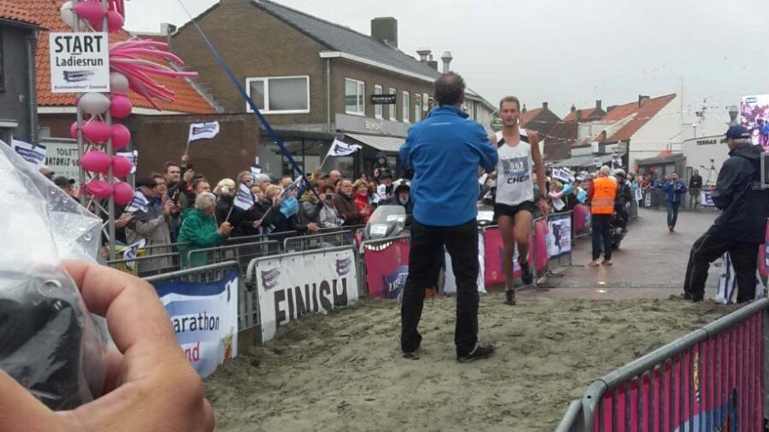 Maciek Miereczko uit Erfstadt (Dui) wint de 15e Kustmarathon Zeeland