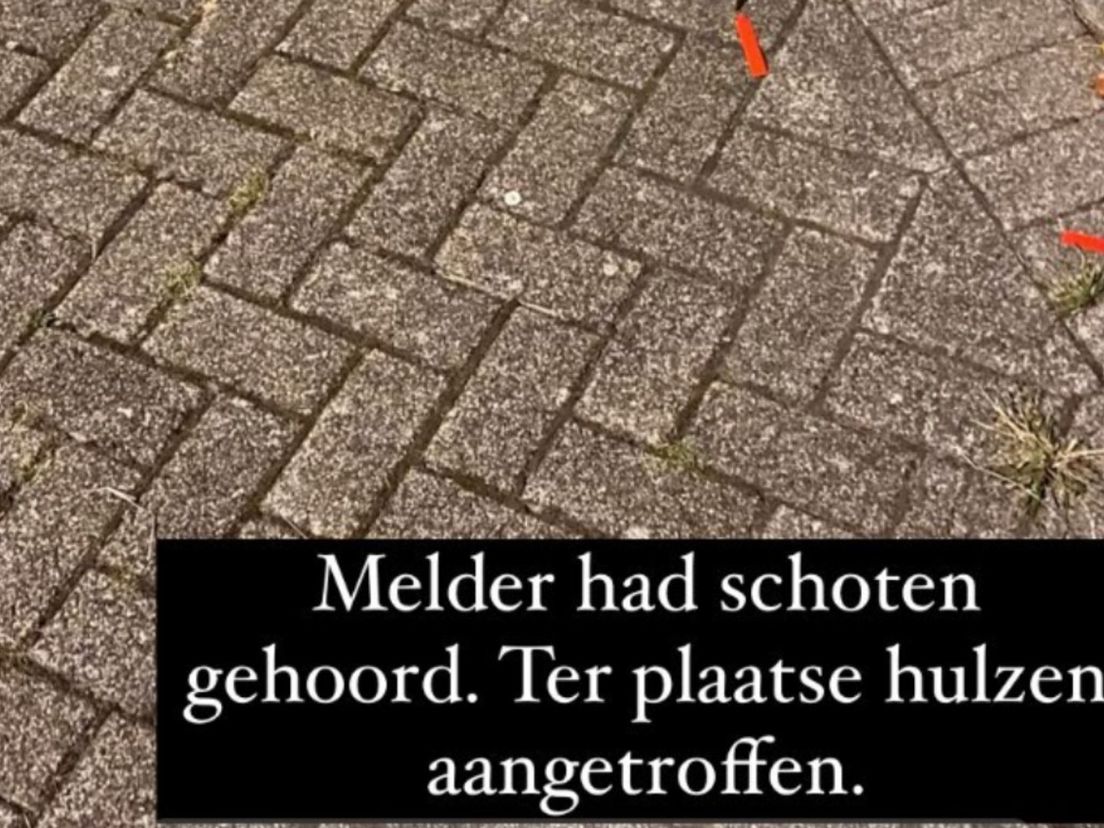 Wijkagent Jason Boerwinkel plaatst op Instagram een foto van de hulzen die zijn aangetroffen op de Kaneelhof