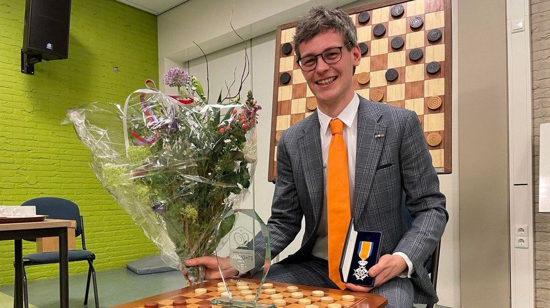 Damclub Hijken DTC huldigt wereldkampioen Roel Boomstra