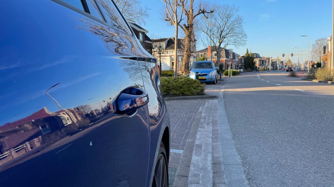 Geparkeerde auto bij de Groningerstraat in Assen