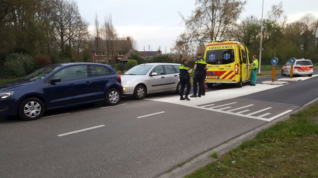 Vrouw gewond bij kop-staartbotsing in Enschede