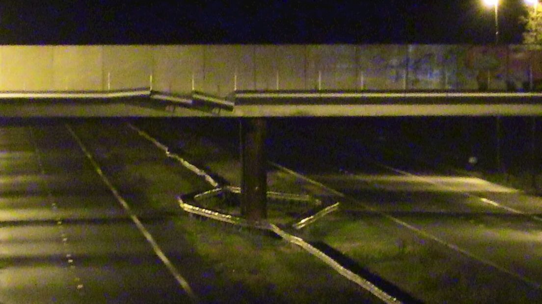 Rijkswaterstaat heeft de panelen verwijderd en de weg weer vrijgegeven