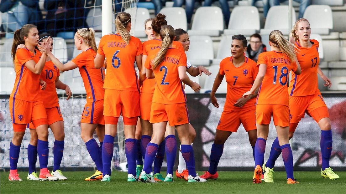 Oranje juicht na de 1-0