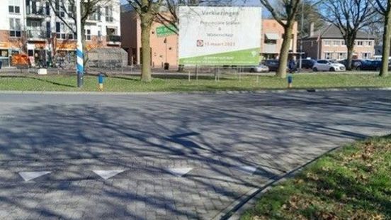 Gerard wil dat het verkiezingsbord weggaat: 'Gevaarlijk voor het verkeer'