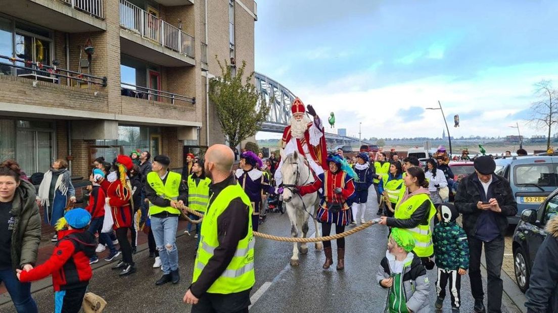 Sinterklaas maakt tocht door Nijmegen.
