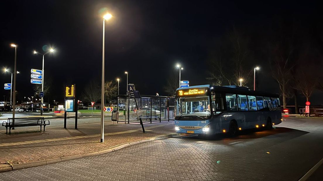 In Enschede wordt gestaakt, in Zwartsluis rijden wel bussen.