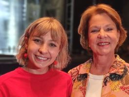 Moeder neemt dochter regelmatig mee naar werk, nu treedt ze daar op: 'Toch wel heel vet'