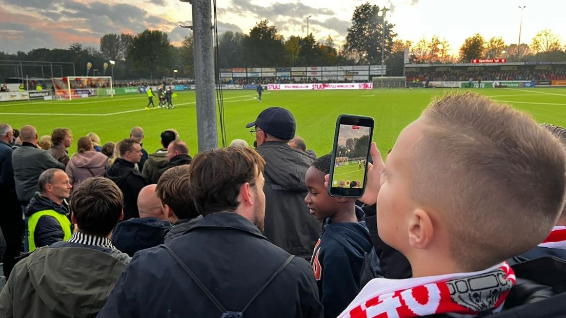 Bekersfeer bij Sportlust '46 - FC Utrecht in Woerden