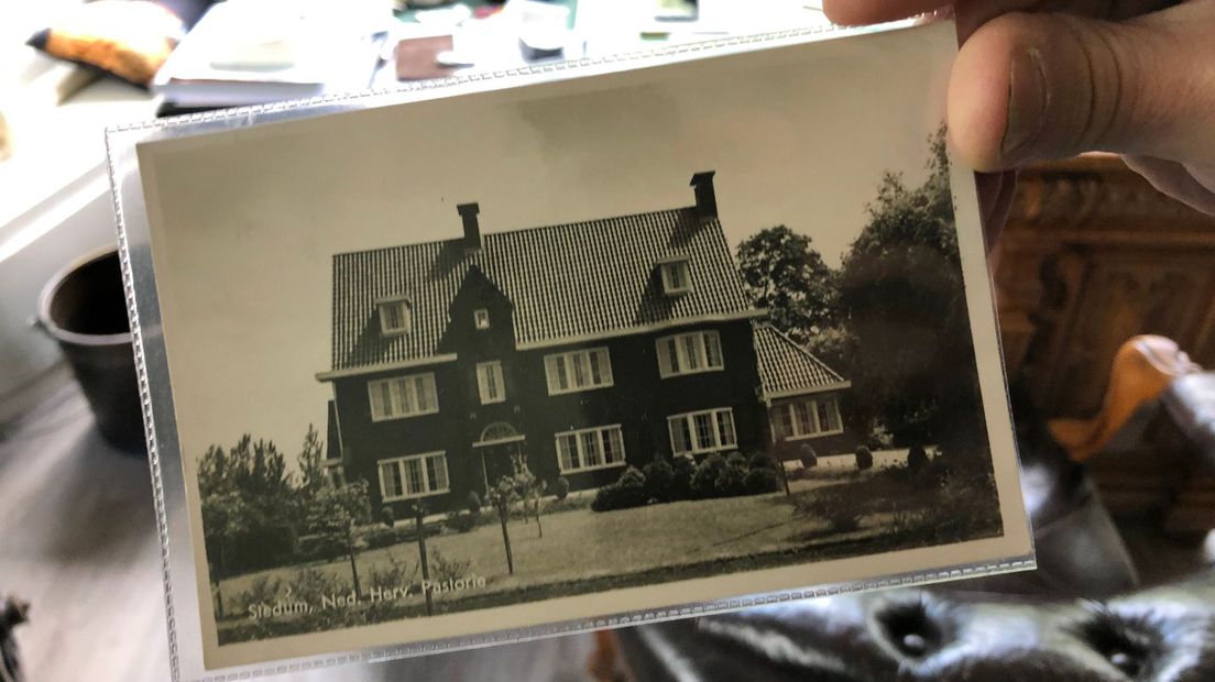 Een oude foto van de voormalige pastorie
