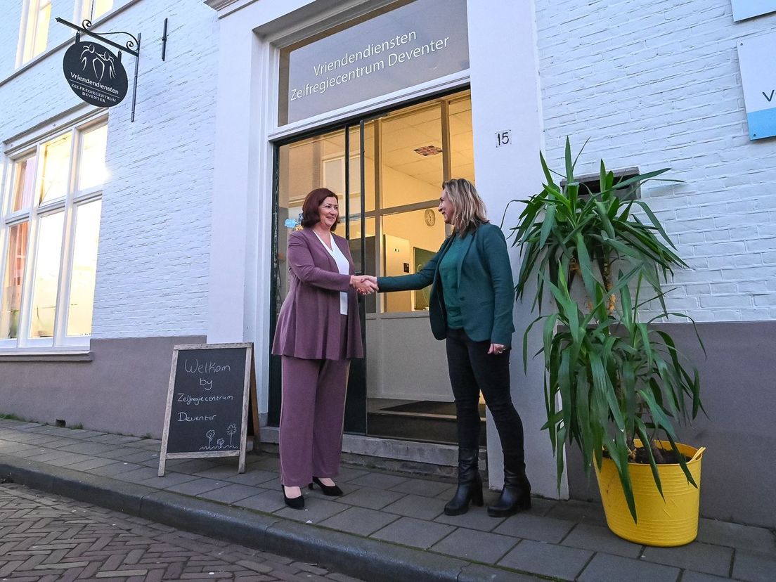 Minister Helder vindt Deventer aanpak psychische problemen voorbeeld: "Op veel meer plekken nodig"