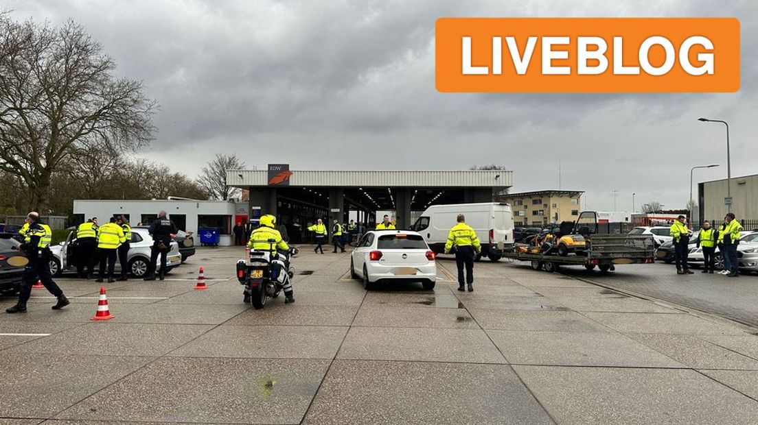 Veel politie bij de controle in Arnhem.