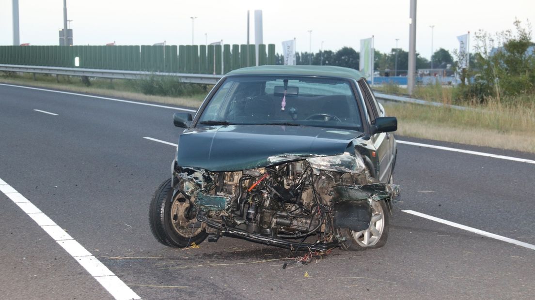 Man bij ongeluk uit auto geslingerd