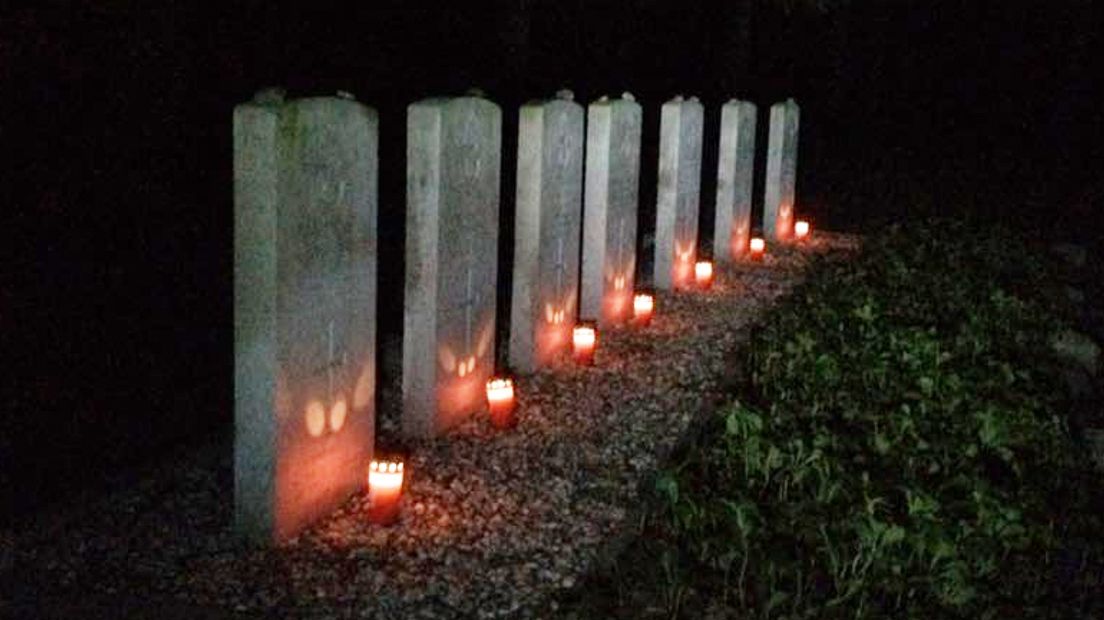 Lichtjes op oorlogsgraven in Assen (Rechten:Tim Sloots)