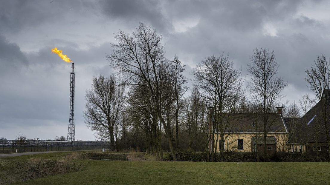 Gas wordt afgefakkeld bij de NAM-locatie in Grijpskerk