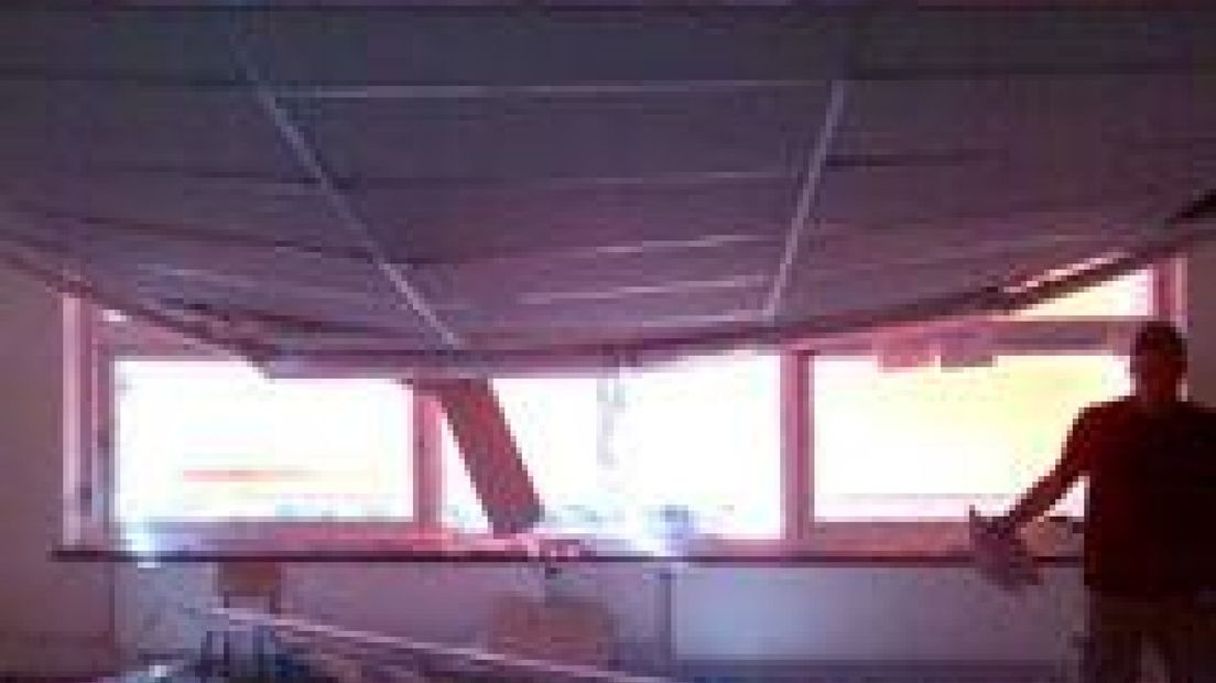 Plafond in school komt naar beneden