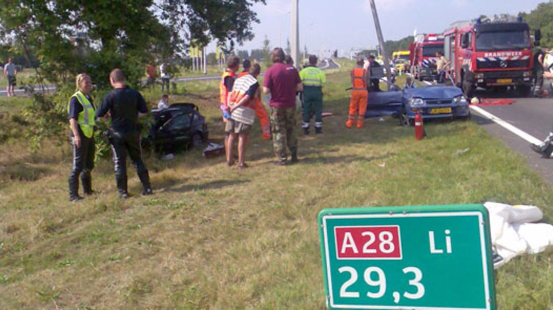 Twee zwaargewonden bij ongeval A28