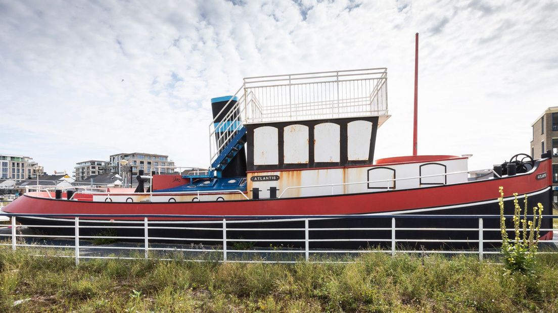 De speelboot zou volgens de gemeente Den Haag niet meer aan de veiligheidseisen voor spelende kinderen voldoen