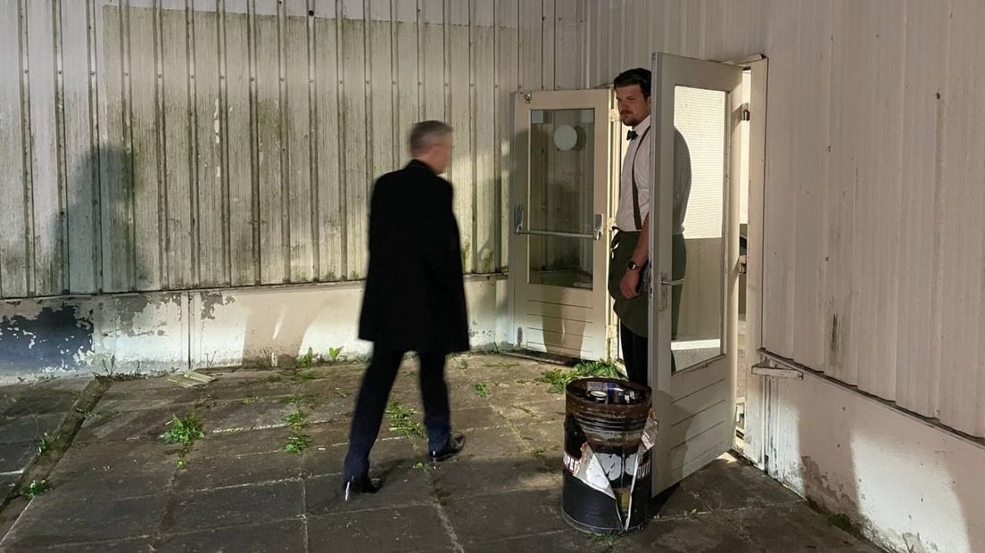 Staatssecretaris Eric van der Burg loopt de Eurohal in Zuidbroek binnen