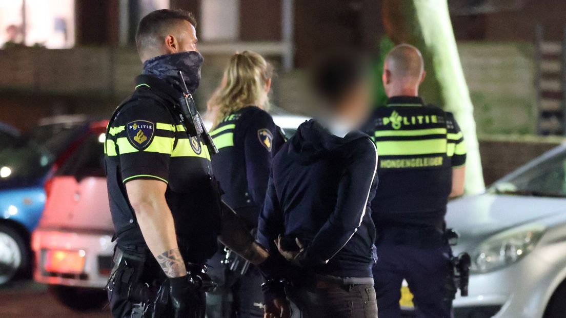 Politie schiet bij achtervolging: 'Ze lopen gewoon te knallen'